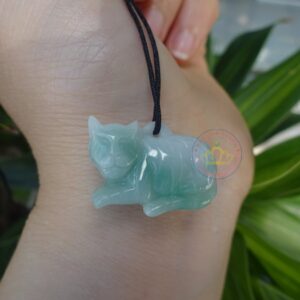 Mặt dây chuyền hình con mèo ngọc Jadeite A .