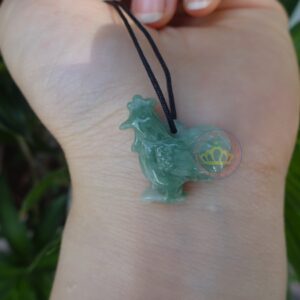 Mặt dây chuyền hình con gà ngọc Jadeite A .