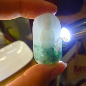 Mặt dây chuyền hình Phật Bà Quan Âm ( Ngọc Jadeite A)