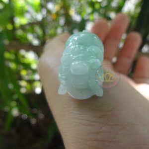 Mặt dây chuyền hình con heo ngọc Jadeite A