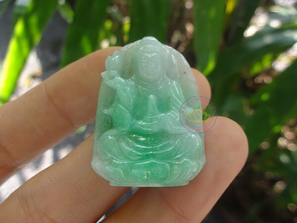 Mặt dây chuyền hình Phật Bà Quan Âm ( Ngọc Jadeite A)